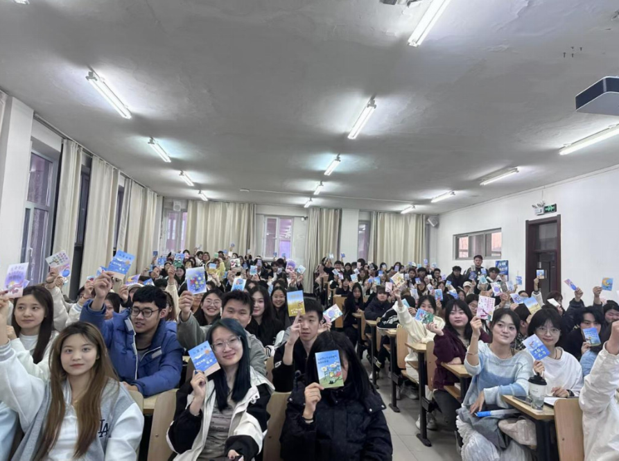 商学院五色光青年志愿者协会开展“书信遥寄