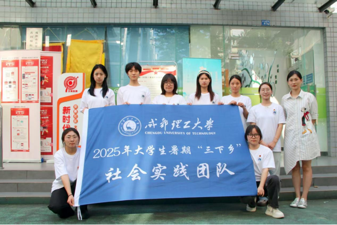 亲子沟通传递温暖，和谐共育点亮未来