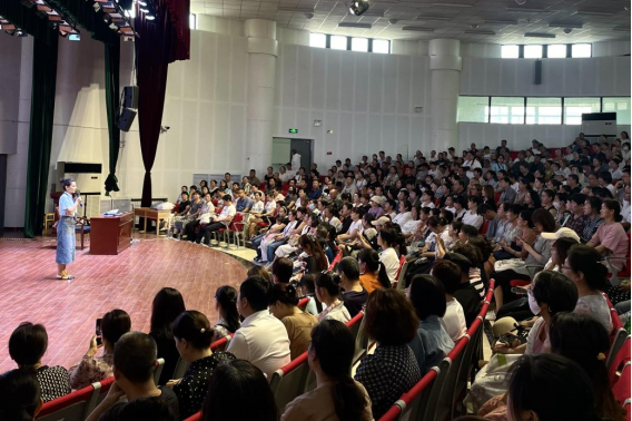 实践育人新路径 | 华大“丝路·逐梦”实践队在石河子第一中学 开展生涯规划家长专