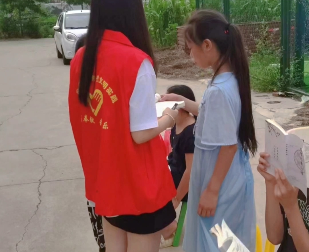 智慧守护夕阳红：杭职院学子用科技温暖银发生活
