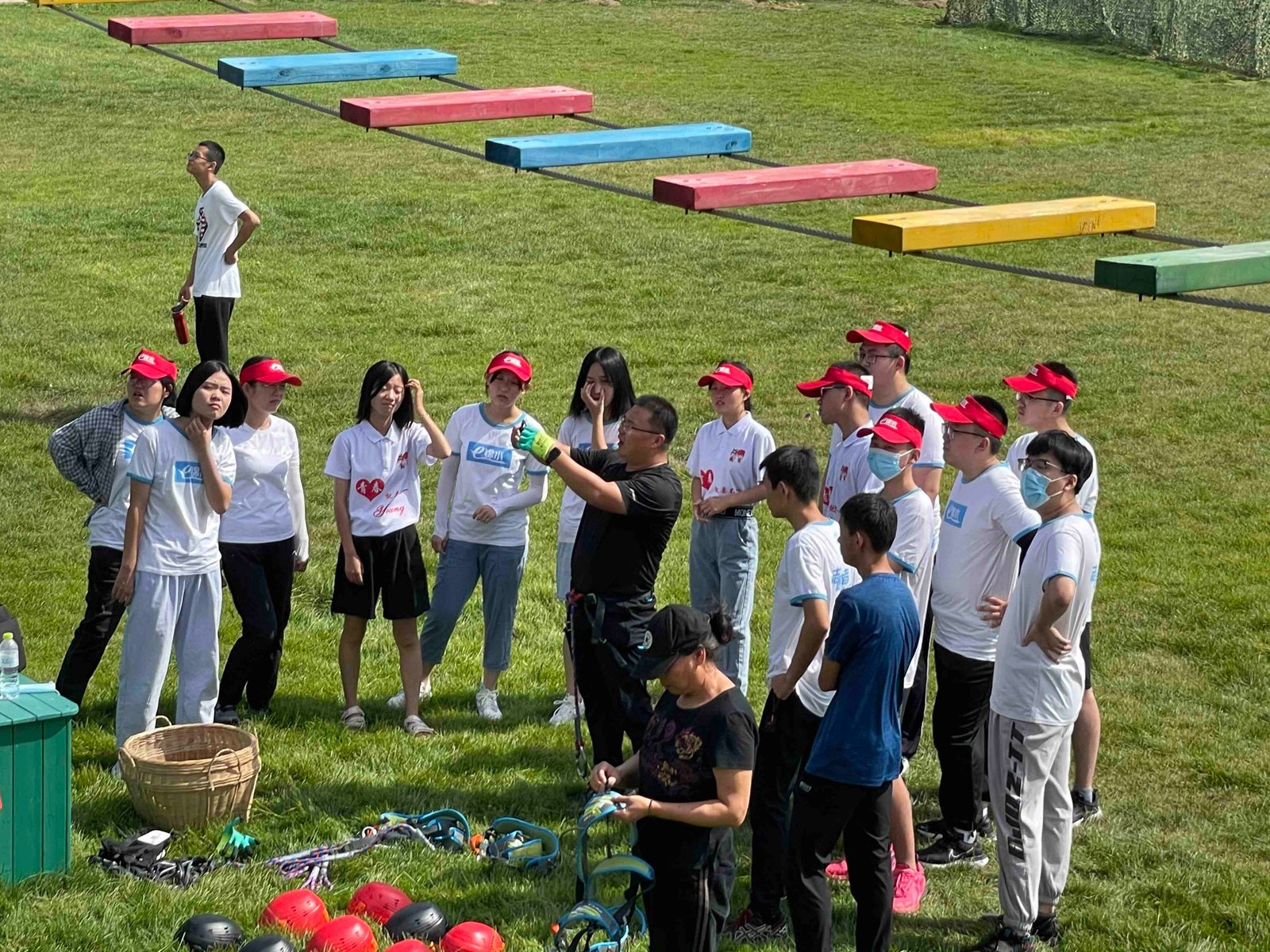 碧海清波行动：浙海职院学子守护东海渔场的生态救赎