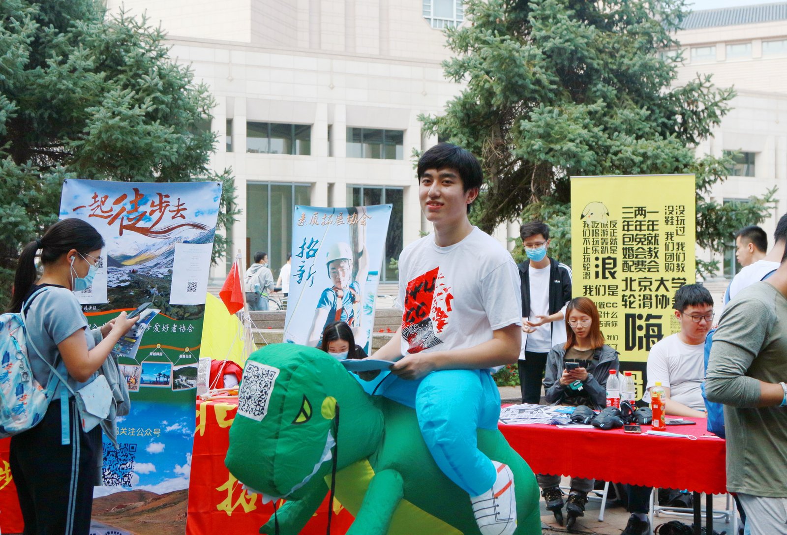 从创意到创业：大学生创新创业协会“梦想孵化器”品牌建设实践与思考