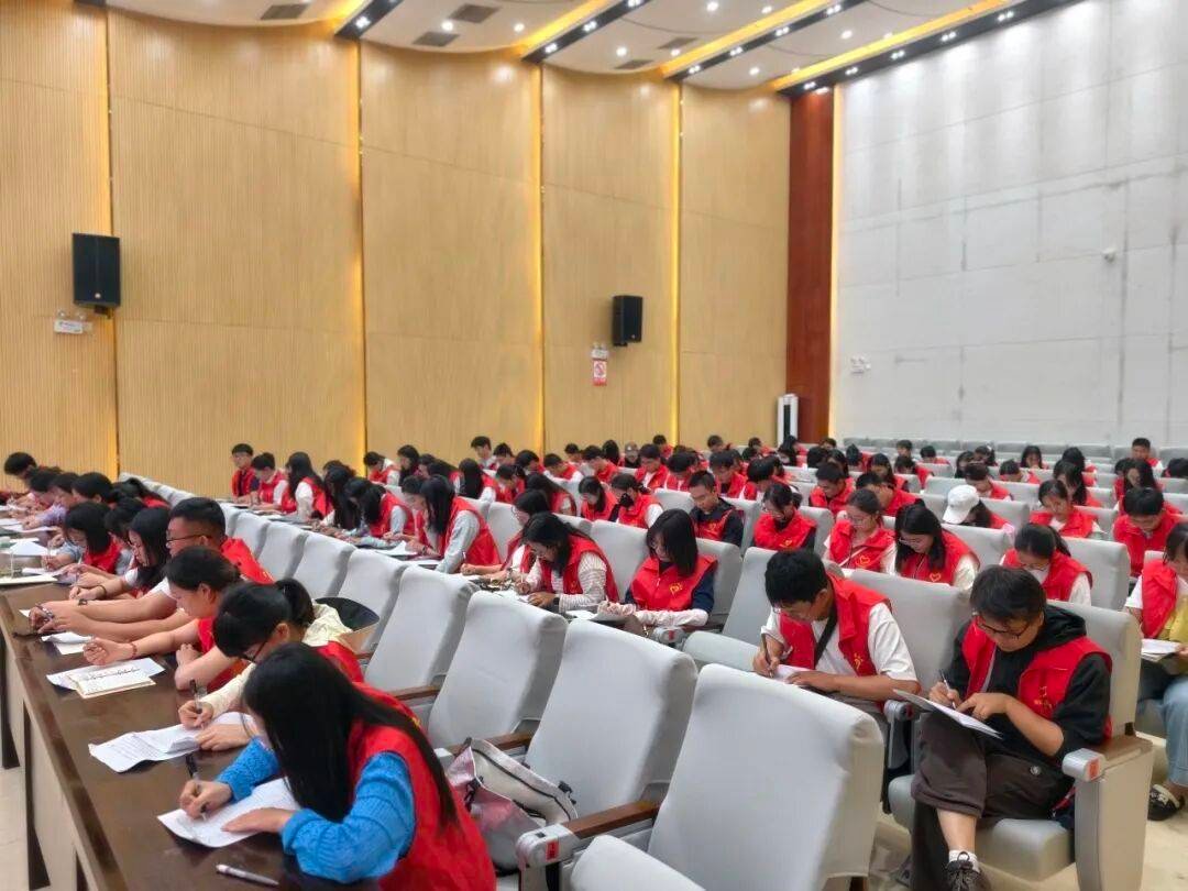 渤海湾边的“硬核”青春:天津滨海职业学院“蓝海星”志愿服务队2026年暑期“三下