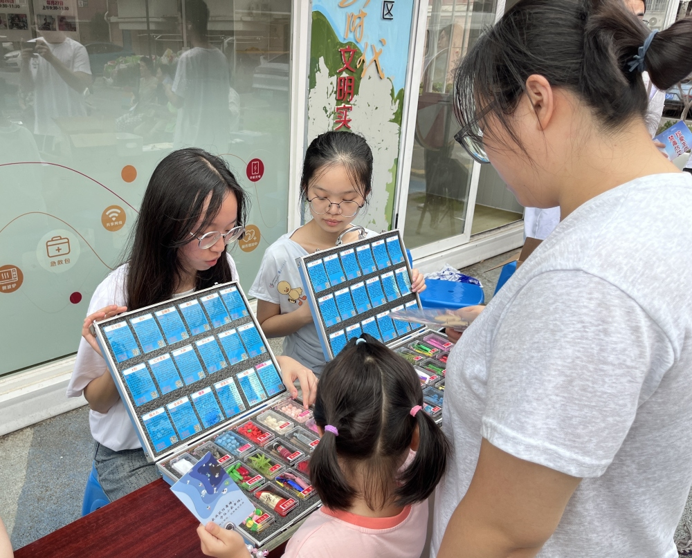 以青春寻光,为无毒护航——苏州城市学院学子走进溪东新村开展禁
